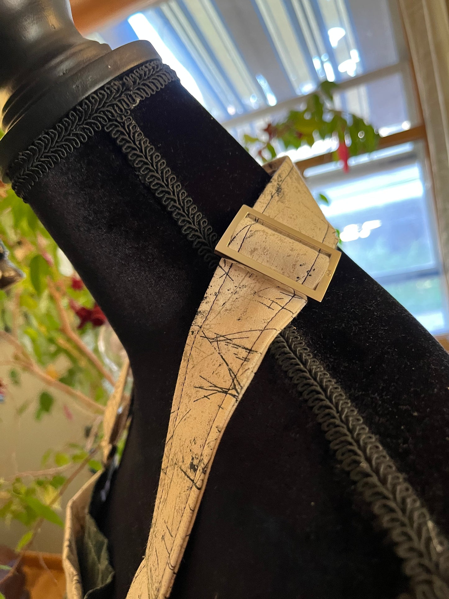 Petite Split-leg Pottery Apron - Distressed cream medallions on green with cream & black trim