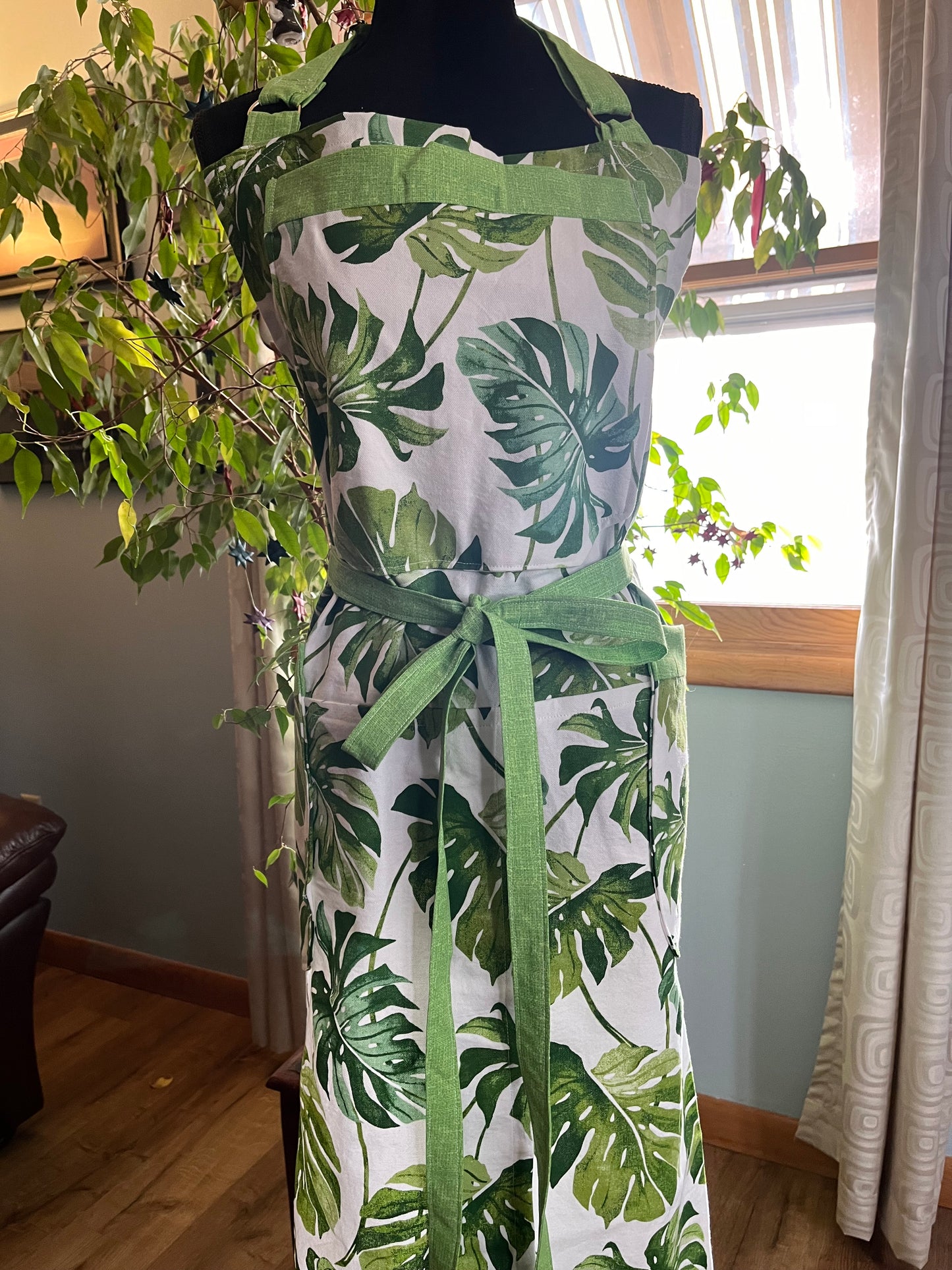 Plus-sized Split Leg Pottery Apron - Monstera leaves, lime green trim