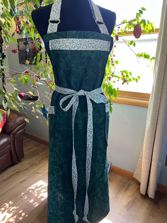 Split-leg Pottery Apron - Dark Green Tone on tone foliage with white and green trim
