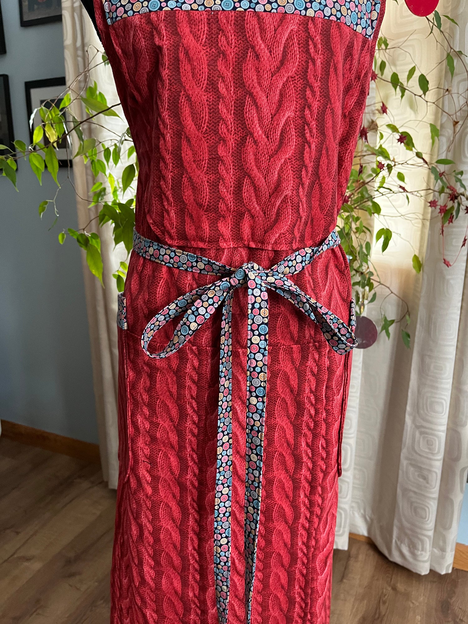 Split-leg Pottery Apron - Red Cable Knit Print with buttons trim
